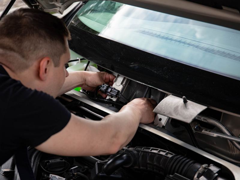 Windshield replacement crew working near Grand Island